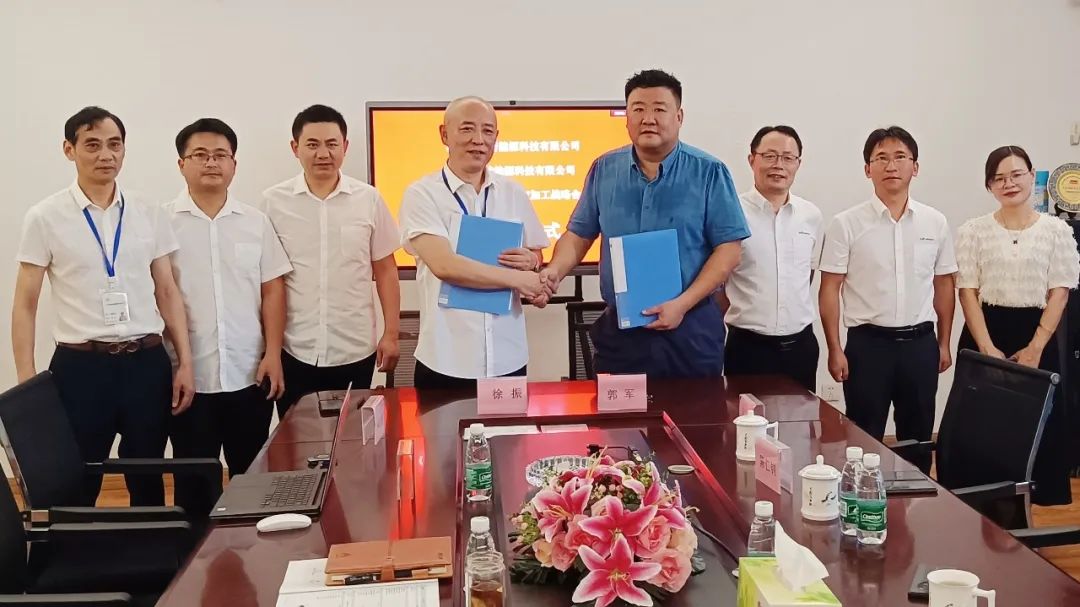 興儲世紀和江蘇翔鷹簽訂戰略合作協(xié)議